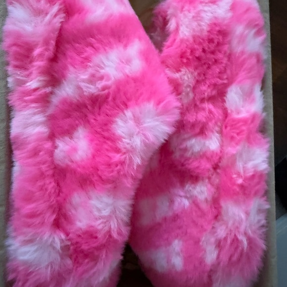 NWT SKIMS valentines Lana del Rey fluffy slippers size 6 - Picture 5 of 6